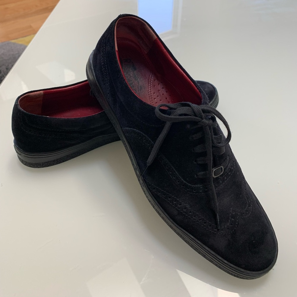Salvatore Ferragamo Black Suede Made In Italy Oxfords ( SZ 8)